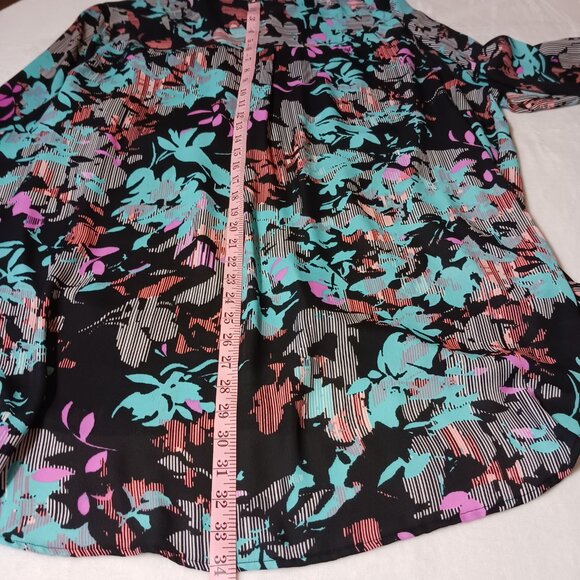 Boutique Brand, Plus Size 3X, Button Down blouse, Multi-Colored, Lovely, Light - Picture 16 of 16